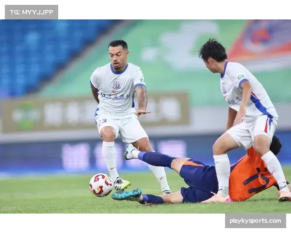 北京国安高位逼抢压制申花中场组织 但边路传中质量欠佳难破密集防守 北京国安高位逼抢压制申花中场组织 但边路传中质量欠佳难破密集防守